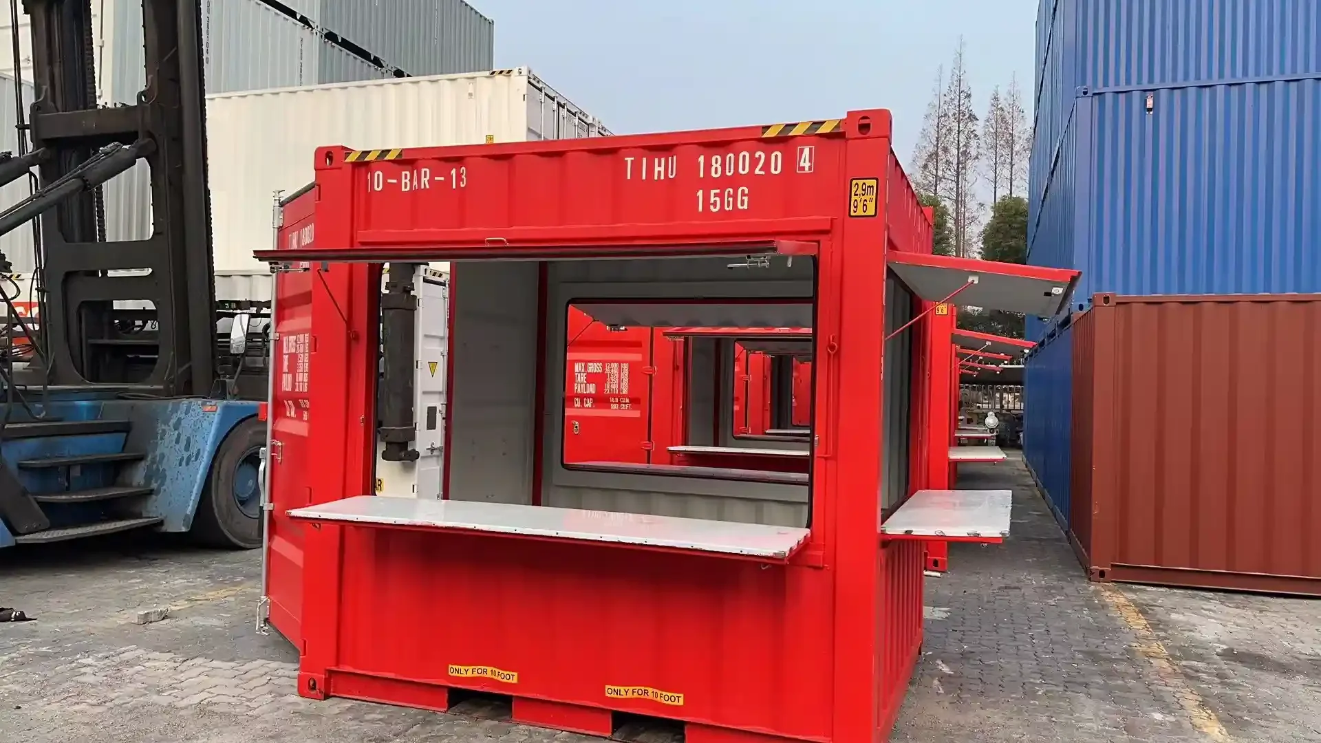 3 m (10 Fuß) hohe High-Cube-Seecontainer wurden in Cafés umgewandelt – Bild 4