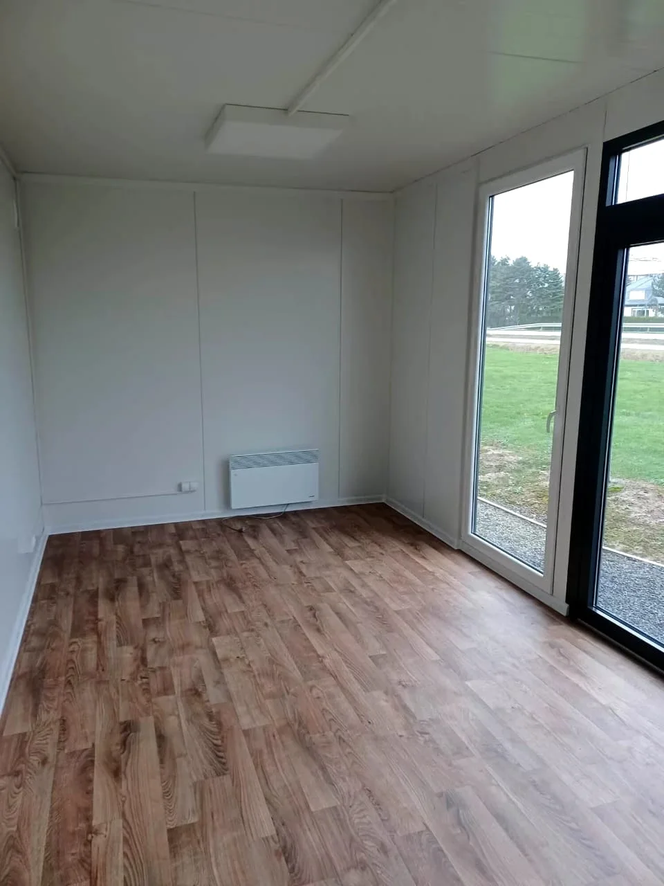 Verkaufspavillon mit bodentiefen Fenstern 18 – Bild 8
