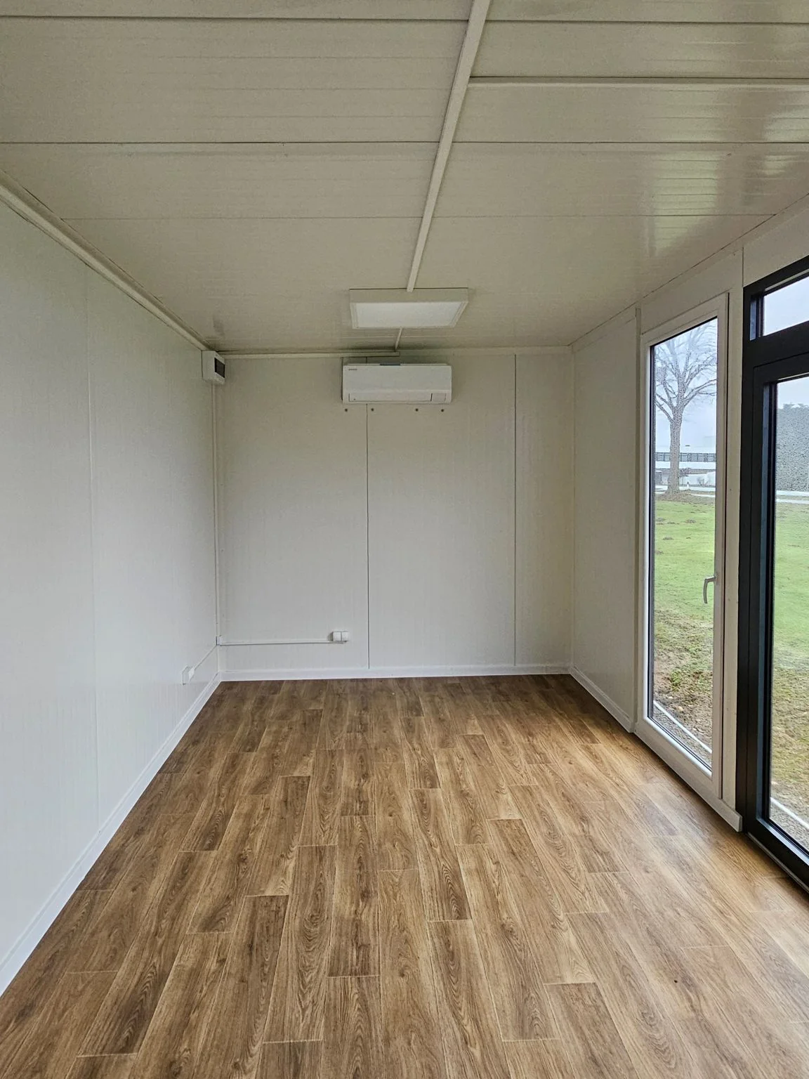 Verkaufspavillon mit bodentiefen Fenstern ca. 18 m² RAL 7016 – Bild 7
