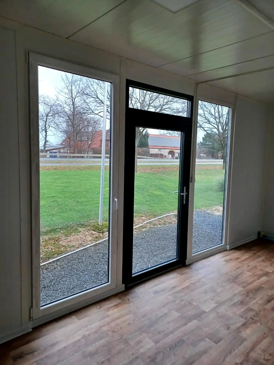 Verkaufspavillon mit bodentiefen Fenstern 18 – Bild 6